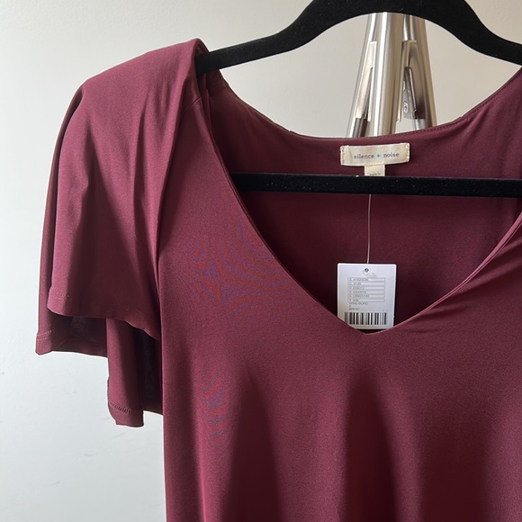 BRAND NEW WITH TAGS silence+noise burgundy shoulder pad flutter sleeve dress S - Picture 3 of 4
